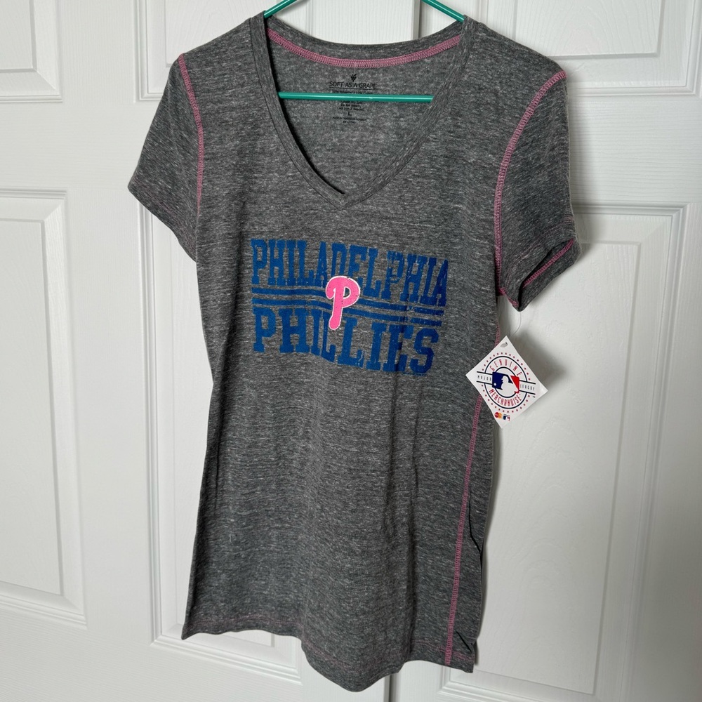 New with tags Philadelphia Phillies Baseball SOFT t-shirt Women’s size Large